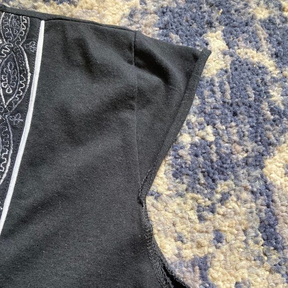 Black and white cap sleeve shirt with embroidery - cotton - Size Medium - Picture 6 of 6